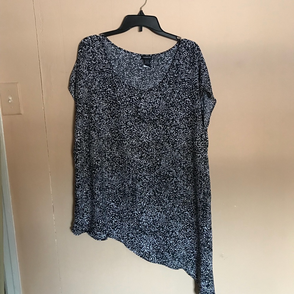 Asymmetrical shirt never worn